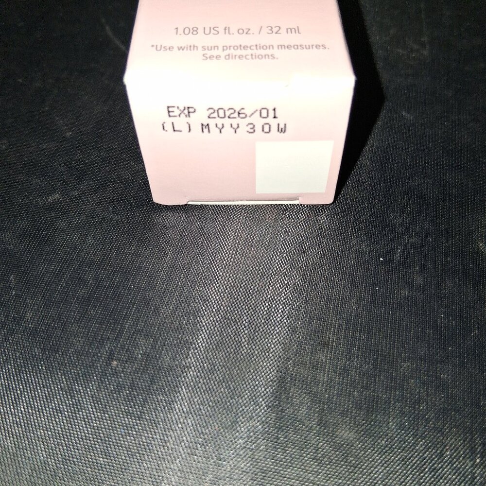 IT Cosmetics CC+ Cream Illumination Full-Coverage Foundation SPF 50+ Fair Light - Picture 2 of 3